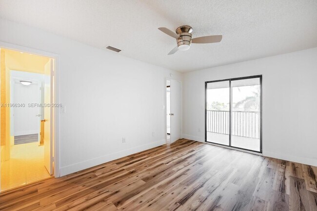 Building Photo - 889 Hamilton Dr