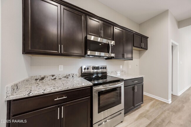 Building Photo - 223 Stanwell Ave