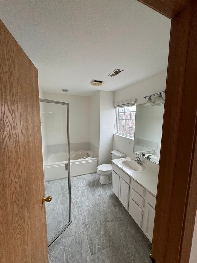 Building Photo - 409 Evergreen Cir