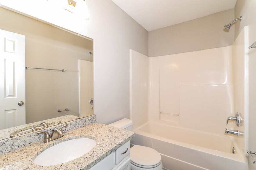 Building Photo - 10222 Green Moss Dr N