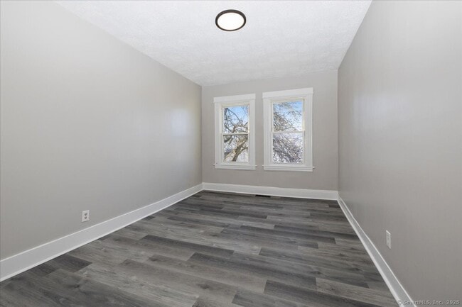 Building Photo - 45 Cowles St