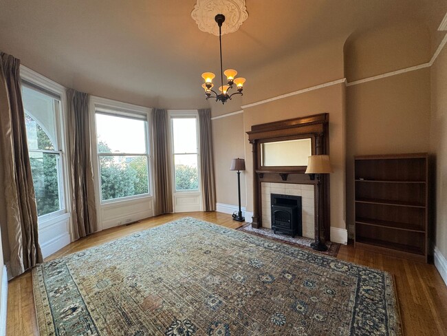 Building Photo - Elegant and Remodeled 3BR Victorian Flat n...