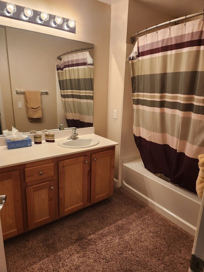 Building Photo - Fully Furnished Park Avenue Condo