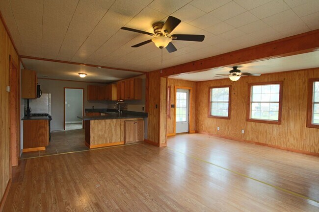 Building Photo - Coming Soon! 3 Bedroom 2 Bath in Bullard! Large Shop!