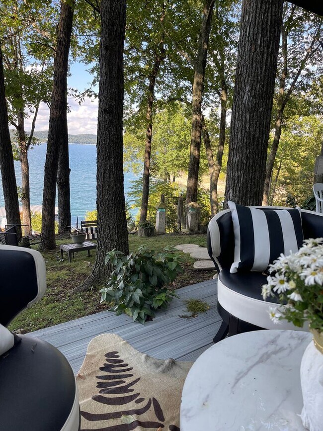 Building Photo - Unique LAKE FRONT cabin for Lease! Steps to water, BEAUTIFUL VIEW! Beaver Lake Garfield area.