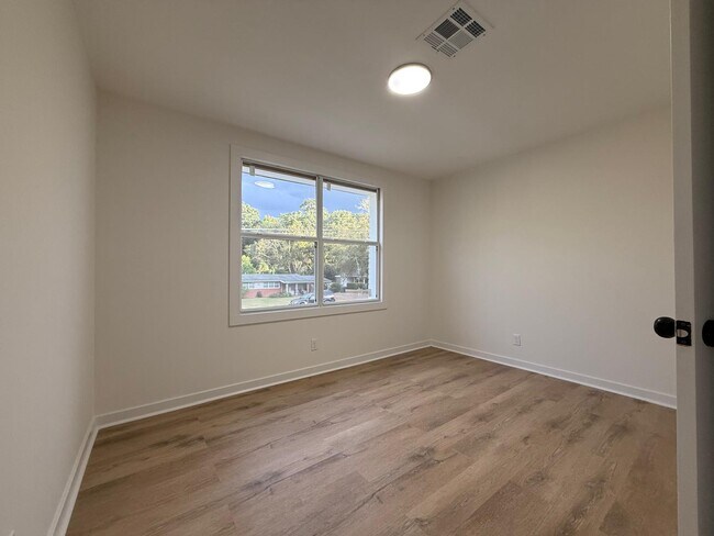 Building Photo - 308 Nottingham Rd