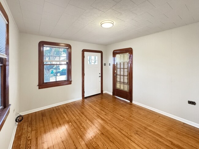 Building Photo - 416 Pailet Ave