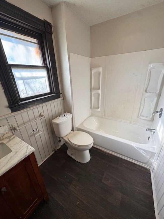 Building Photo - 1026 Rivermet Ave