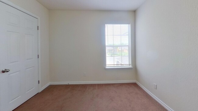 Building Photo - 4006 Cambridge Dr