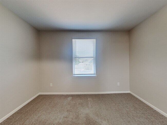 Building Photo - 692 Totem Trail Dr