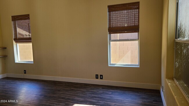 Building Photo - 14206 S 12th Pl