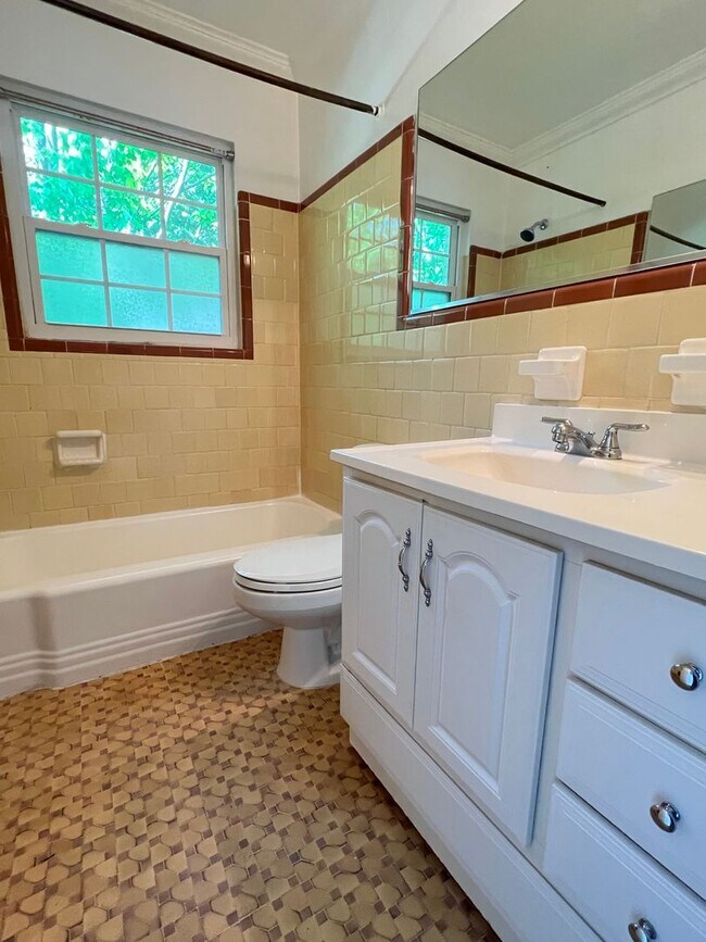 Building Photo - 1BR across from Piedmont Park
