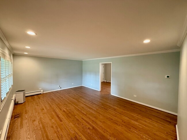 Building Photo - 29W601 Prairie Ave