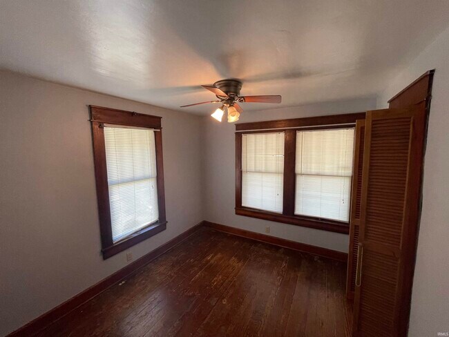 Building Photo - 2424 S Milton Dr