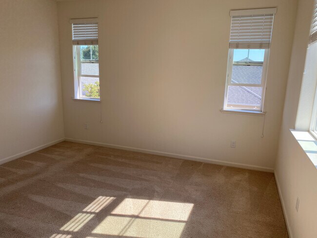 Building Photo - 830 San Bernardo Ln