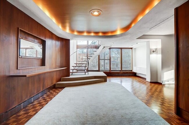 Building Photo - 2881 Observatory Ave