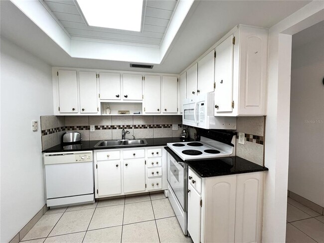 Building Photo - 250 126th Ave