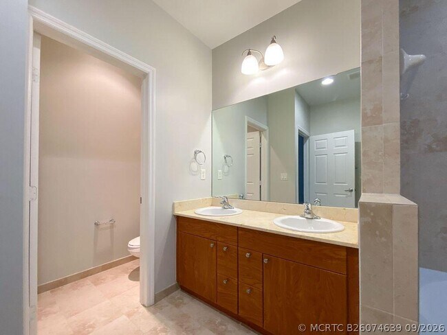Building Photo - 2326 Vintage Cir