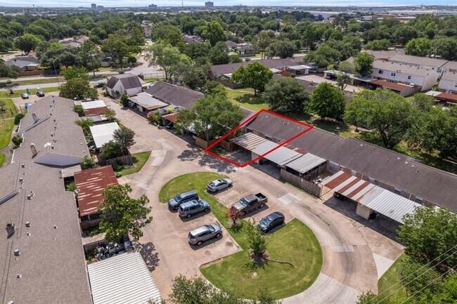 Building Photo - 8952 Wilcrest Dr