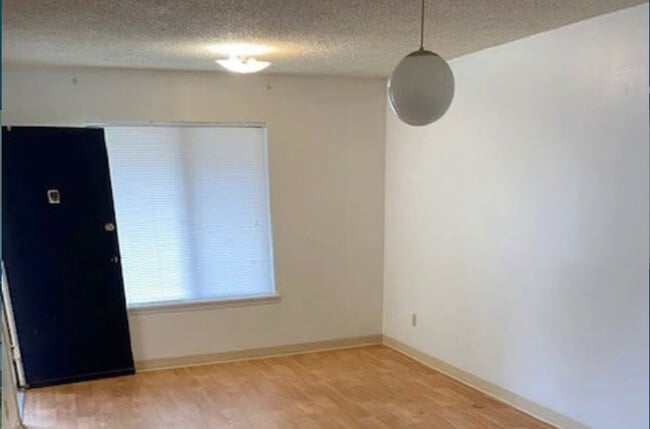 Building Photo - 300 Cobb Mill Rd