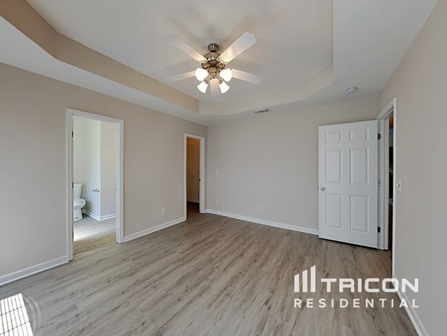 Building Photo - 142 Lyndhurst Dr