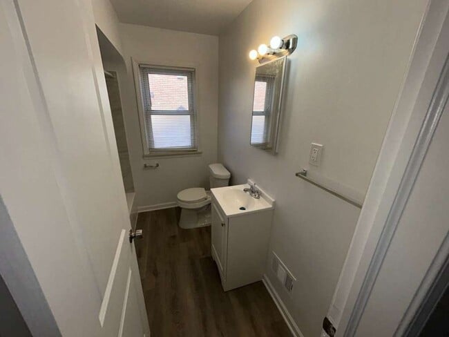Building Photo - Fully Renovated 3 Bedroom Bungalow