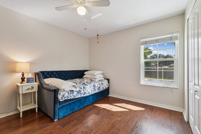 Building Photo - Tuscanny Street