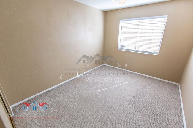 Building Photo - 3950 W Saragosa St