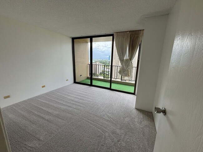 Building Photo - Chateau Waikiki - 1/1/1 - $2,700- Includes...