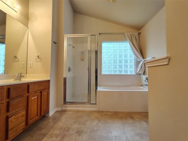 Building Photo - 3109 Lynnbrook Dr