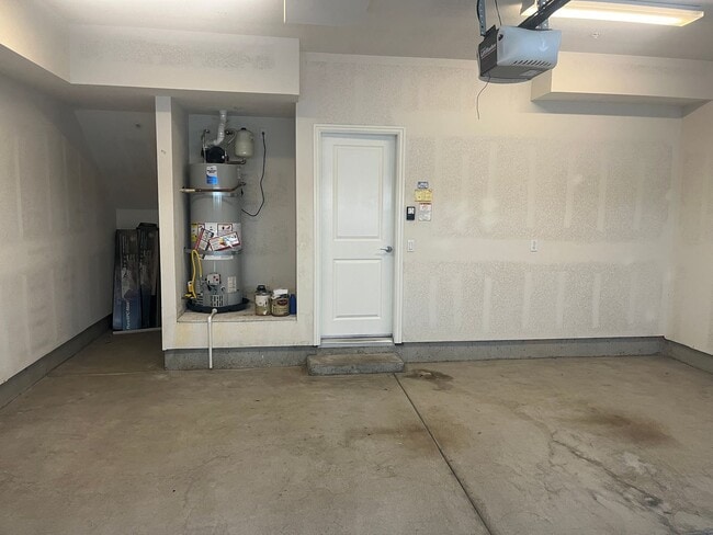 Building Photo - 2bd/2.5ba Townhouse with A/C in San Elijo ...