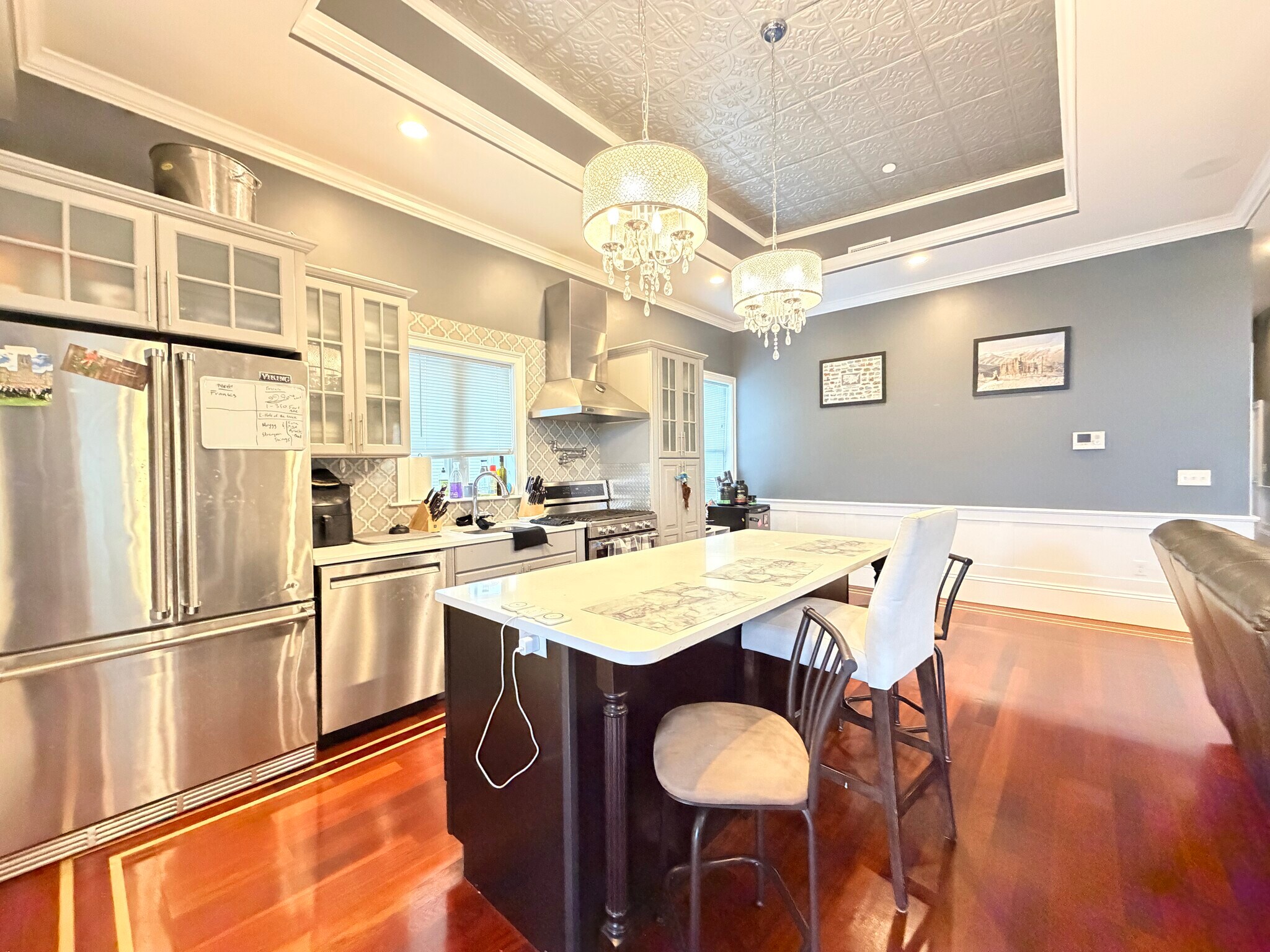 Building Photo - 642 E 3rd St