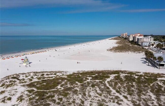 Building Photo - 661 Poinsettia Ave