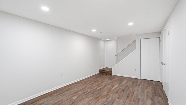 Building Photo - Newly Renovated 5 Bedroom Home With Country Porch!