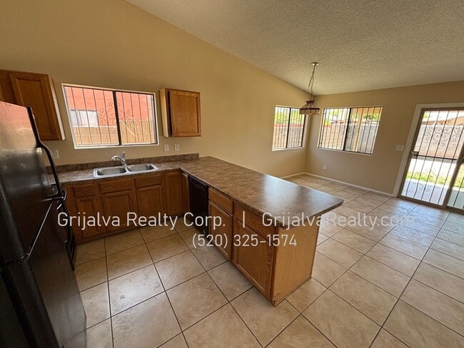 Building Photo - 3 Bedroom, 2 Bath Midvale House for Rent  (Valencia/Midvale)