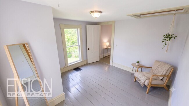 Building Photo - 928 Mt Philo Rd