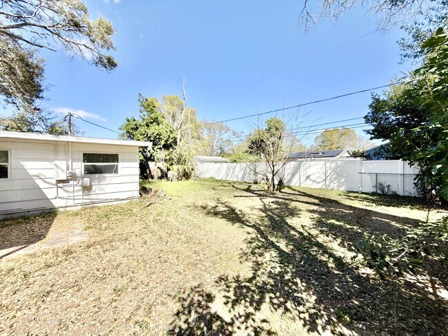 Building Photo - 7111 Onyx Dr N