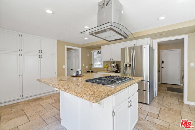 Building Photo - 683 Triunfo Canyon Rd