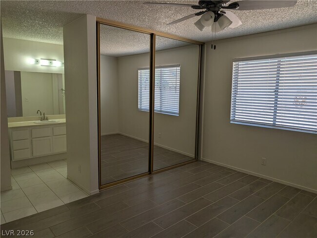 Building Photo - 4424 Honeycomb Dr