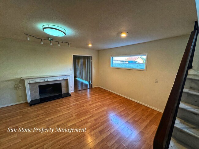 Building Photo - House in Ontario