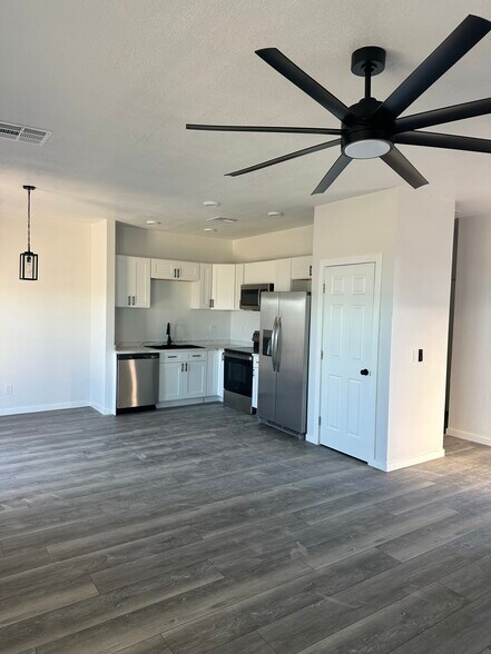 Building Photo - 16049 S Yava Rd