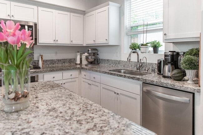 Building Photo - Newer 3 Bed, 2.5 Bath Sea Haven Home for Lease