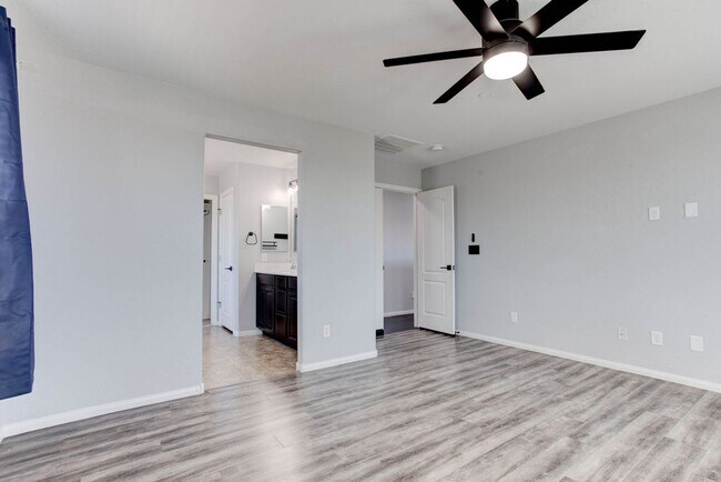 Building Photo - 7724 Vibrant Threads Ct