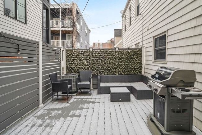 Building Photo - 182 E St