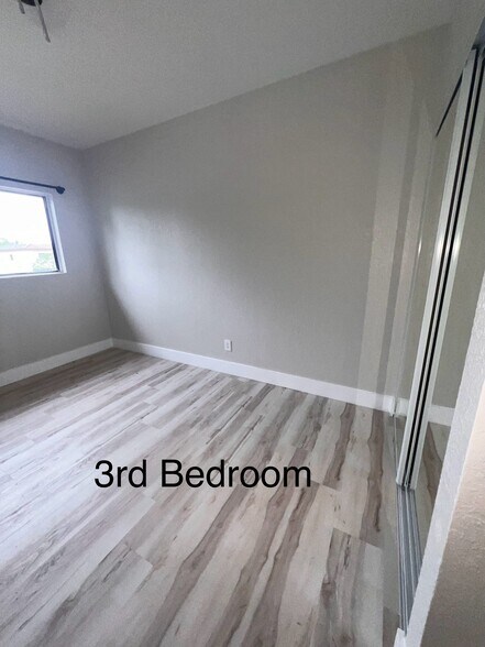 Building Photo - 4746 NW 89th Ave