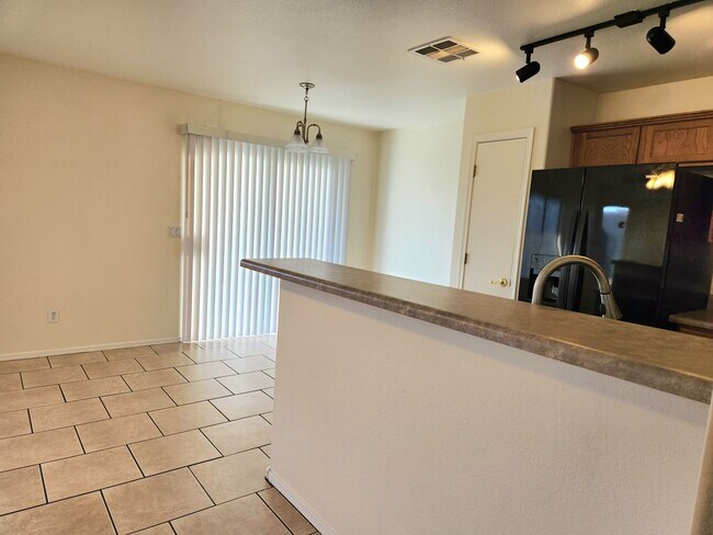Building Photo - Rental Home Available in Surprise!