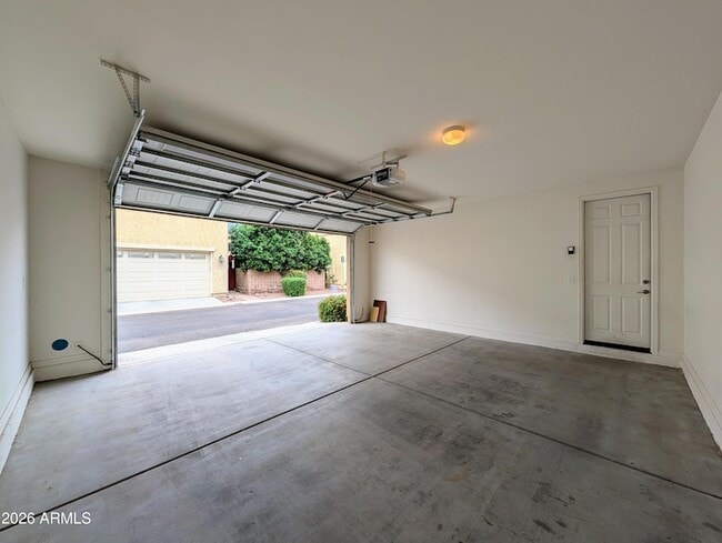 Building Photo - 923 S Osborn Ln