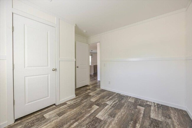 Building Photo - 326 Smith Rd