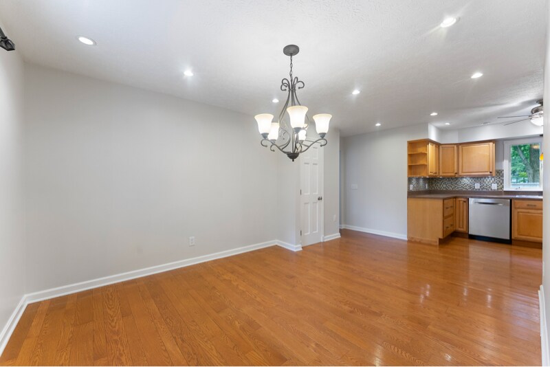 Building Photo - 158 N Colonial Dr