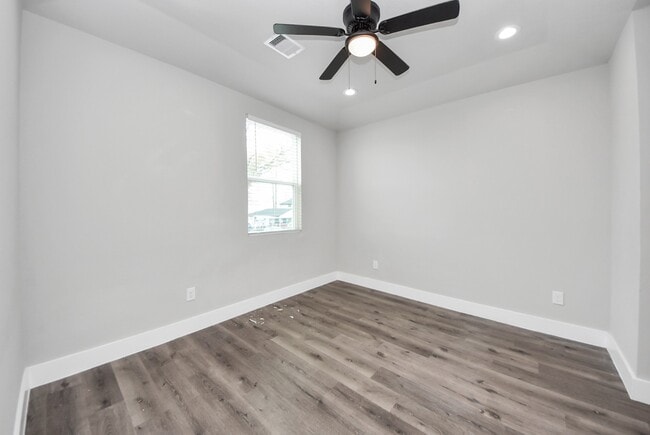 Building Photo - 19104 Sears Dr